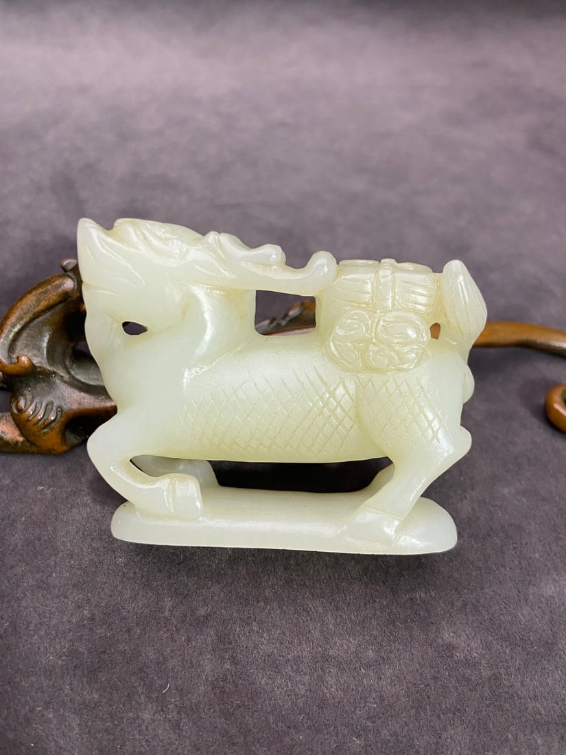 An Exquisite White Jade Kylin Ornament: An Exquisite White Jade Kylin Ornament,Qing Dynasty,China,Size:2.3inx1.9inx0.8in,Weight:90g白玉麒麟摆件,中国清代,Size:5.9cmx4.8cmx2.1cm,Weig