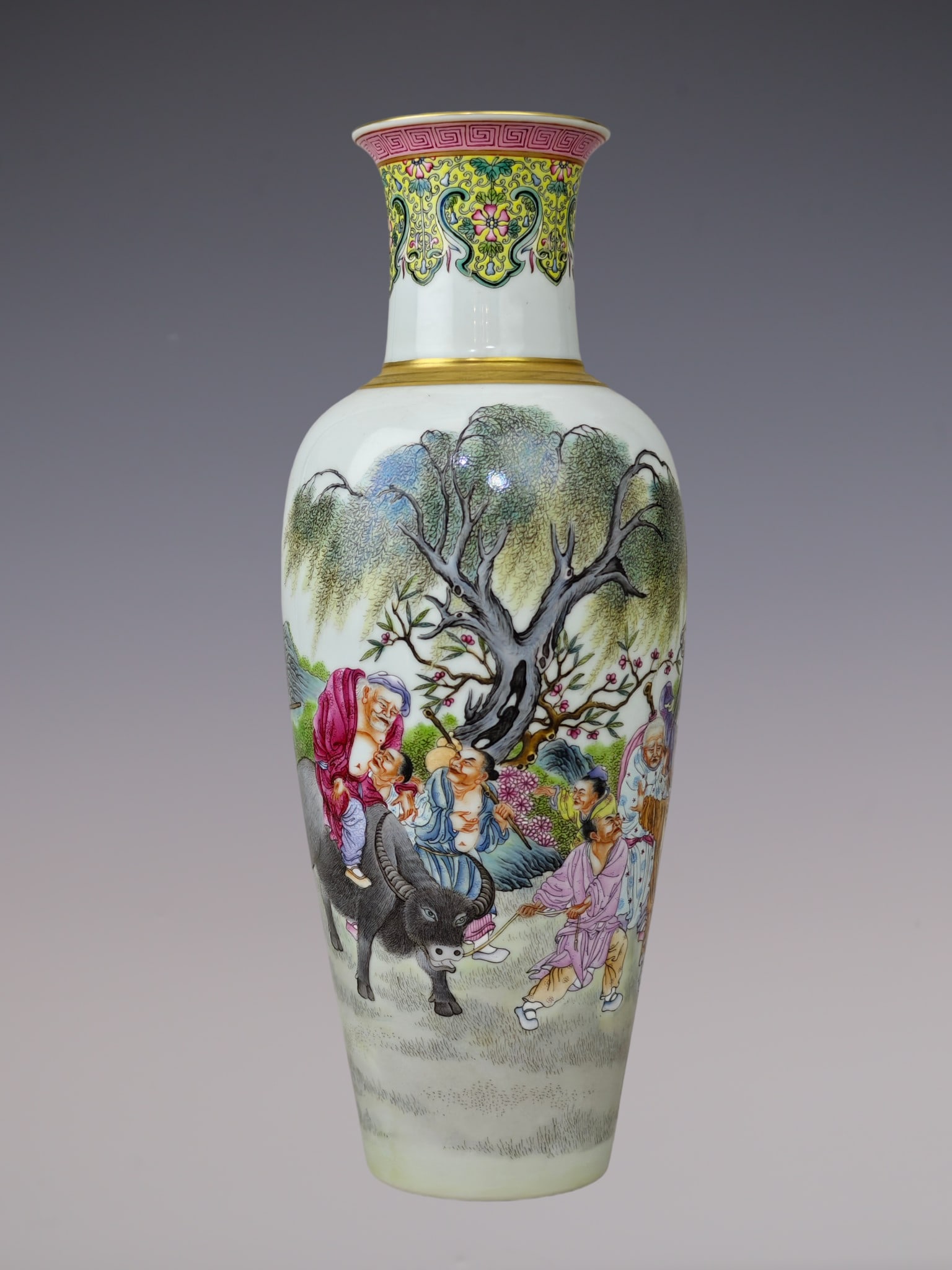 An Exquisite Famille-Rose Character and Story Pattern Vase: An Exquisite Famille-Rose Character and Story Pattern Vase Qing Dynasty, China Yongzheng Six-character Mark Size:14inx5.9in粉彩人物醉归图观音ī