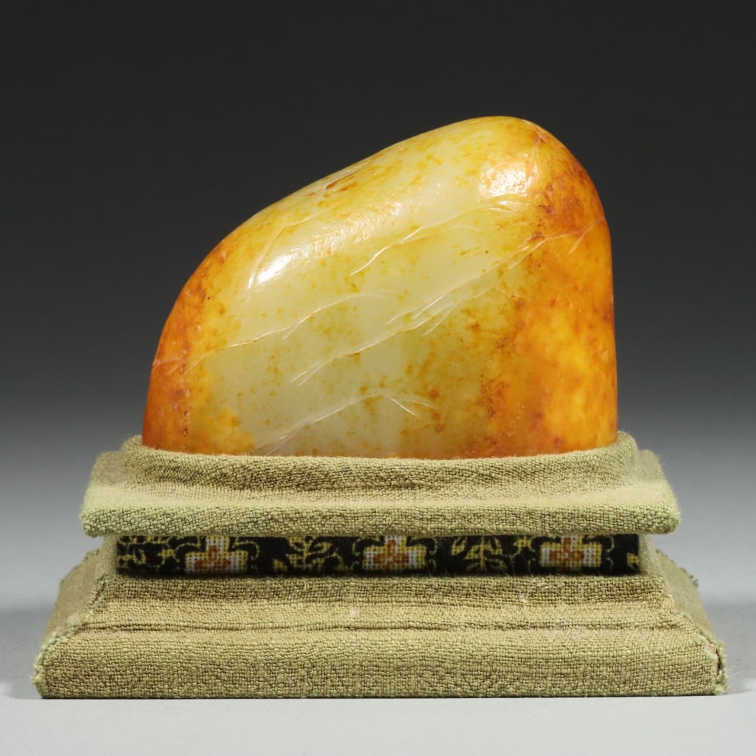An Exquisite White Jade Poem Seal: An Exquisite White Jade Poem Seal,Qing Dynasty,China,Size:2.8inx1.7inx1.9in,Weight:280g白玉诗文印章,中国清代,Size:7.1cmx4.3cmx4.9cm,Weight:2
