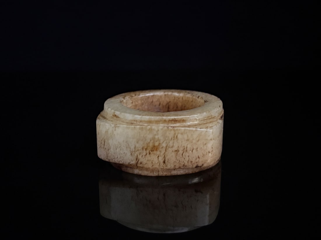 An Exquisite White Jade Pendant: An Exquisite White Jade Pendant,Qing Dynasty,China,Size:1.8inx0.8in,Weight:62g白玉挂件,中国清代,Size:4.5cmx2cm,Weight:62g