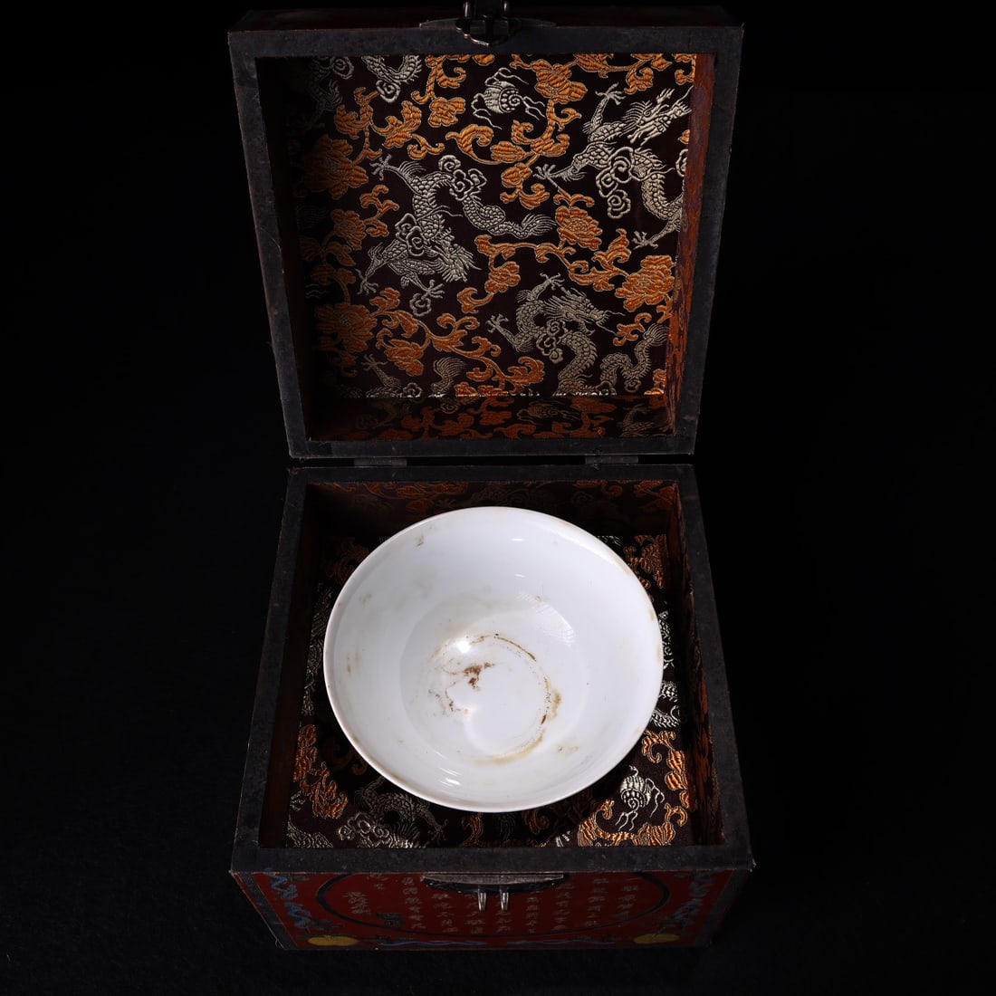 An Exquisite Yellow Ground Famille-Rose Bogu Pattern Bowl: An Exquisite Yellow Ground Famille-Rose Bogu Pattern Bowl,Qing Dynasty, China,Yongzheng Six-character Mark,Size:2.8inx5.9in,Weight:225g黄地粉彩博古纹碗,
