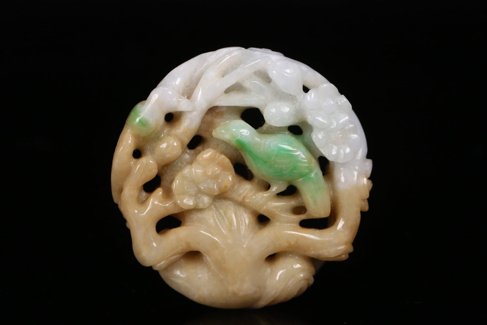 An Exquisite Jadeite Hollow Flower and Bird Pattern Pendant: An Exquisite Jadeite Hollow Flower and Bird Pattern Pendant,Qing Dynasty, ChinaSize:2.2inx0.6in,Weight:64.2g翡翠镂空花鸟纹挂件,中国