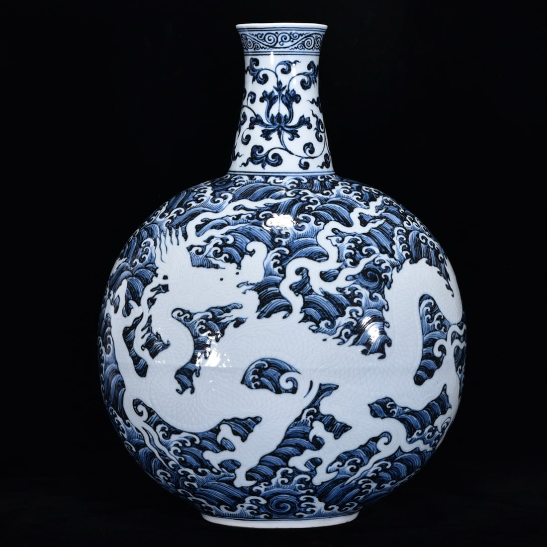 An Exquisite Blue and White Seawater Pattern Dragon Pattern Lotus Pattern Vase (1 of 9)
