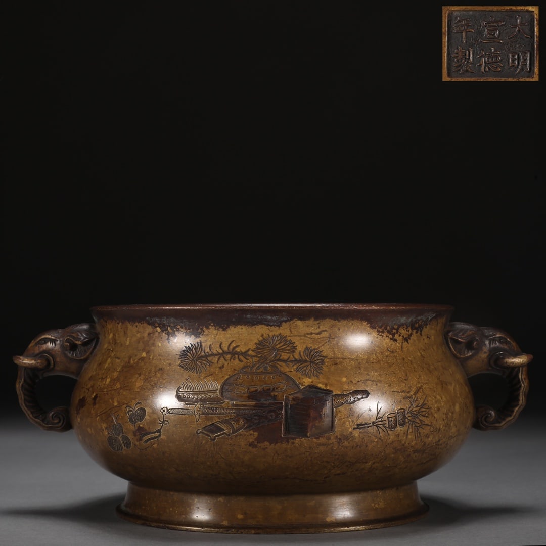 An Exquisite Bronze Bogu Pattern Elephant-Ears Censer,With Poem: An Exquisite Bronze Bogu Pattern Elephant-Ears Censer,With Poem,Ming Dynasty,China,Xuande Six-character Mark,Size:3.3inx6.5inx8.5in,Weight:2050g铜博古纹象耳香