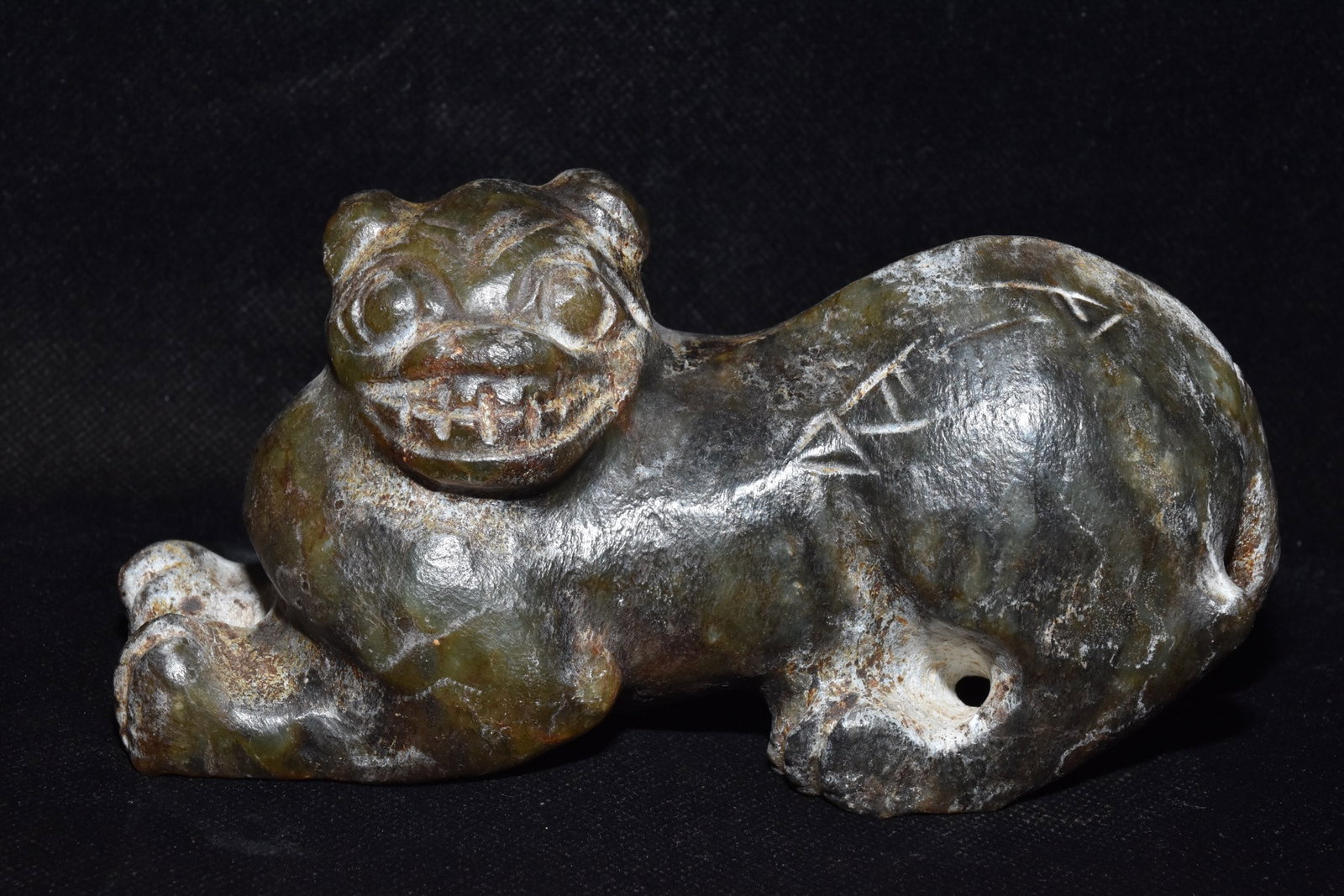 An Exquisite White Jade Auspicious Beast Ornament: An Exquisite White Jade Auspicious Beast Ornament,Hongshan Culture,Size:6.2inx3.4in,Weight:990g白玉瑞兽摆件，红山文化，Size:15.7