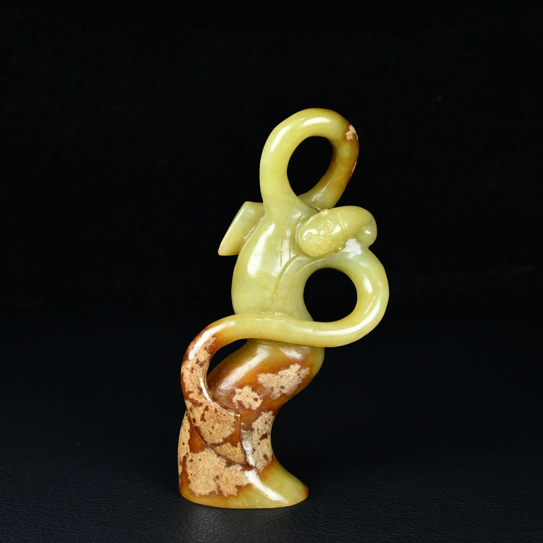 An Exquisite White Jade Figure Ornament: An Exquisite White Jade Figure Ornament,Qing Dynasty, China,Size:4.5inx2in,Weight:142g白玉人物摆件,中国清代,Size:11.5cmx5cm,Weight:142g
