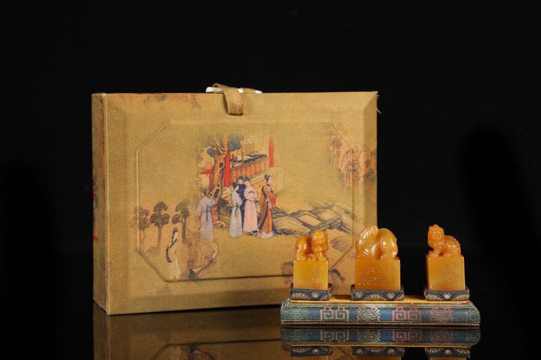 A Set of Fine Shoushan Stone Auspicious Beast Seal (1 of 10)