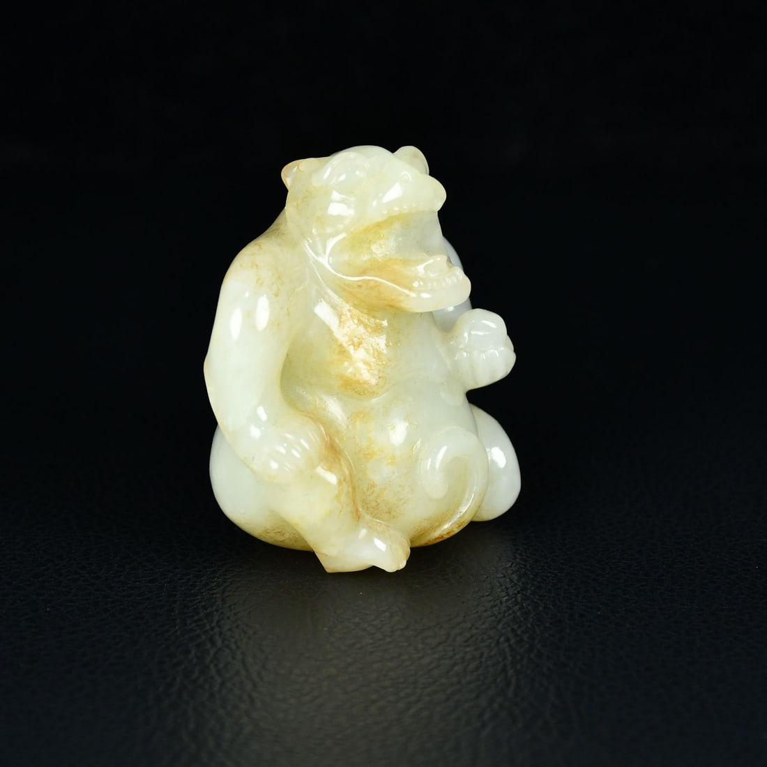 An Exquisite White Jade Bear Ornament: An Exquisite White Jade Bear Ornament,Qing Dynasty, China,Size:2.4inx2.2in,Weight:144g白玉熊摆件,中国清代,Size:6cmx5.5cm,Weight:144g