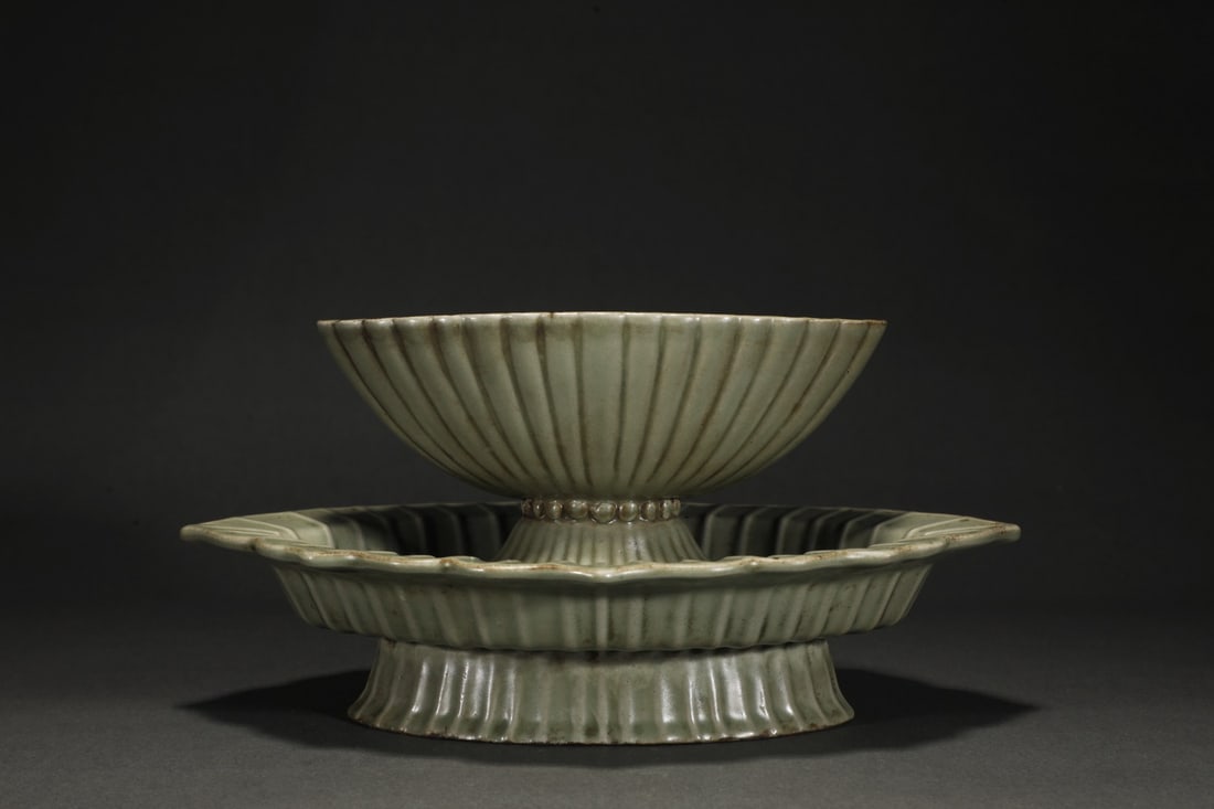 An Exquisite Yue yao Celadon Cup: An Exquisite Yue yao Celadon Cup Tang Dynasty, China Size:5.1inx10in越窑秘色青磁海棠杯盘一对 中国唐代 Si