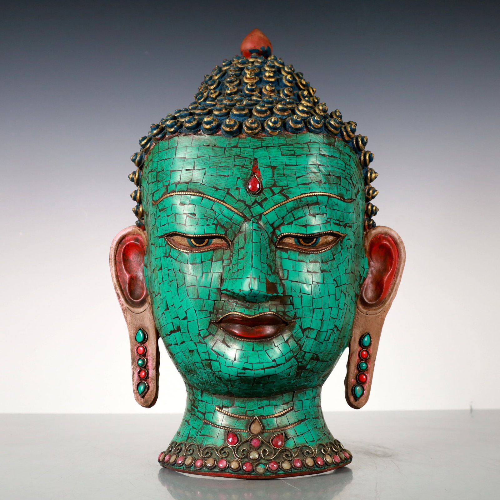 A Exquisite Inlaid Gems Statue of Sakyamuni Buddha head Ornament: A Exquisite Inlaid Gems Statue of Sakyamuni Buddha head Ornament Ming Dynasty, China Size:9.4inx3.9inx14.2in Weight:1650g嵌宝石释迦牟尼佛头摆