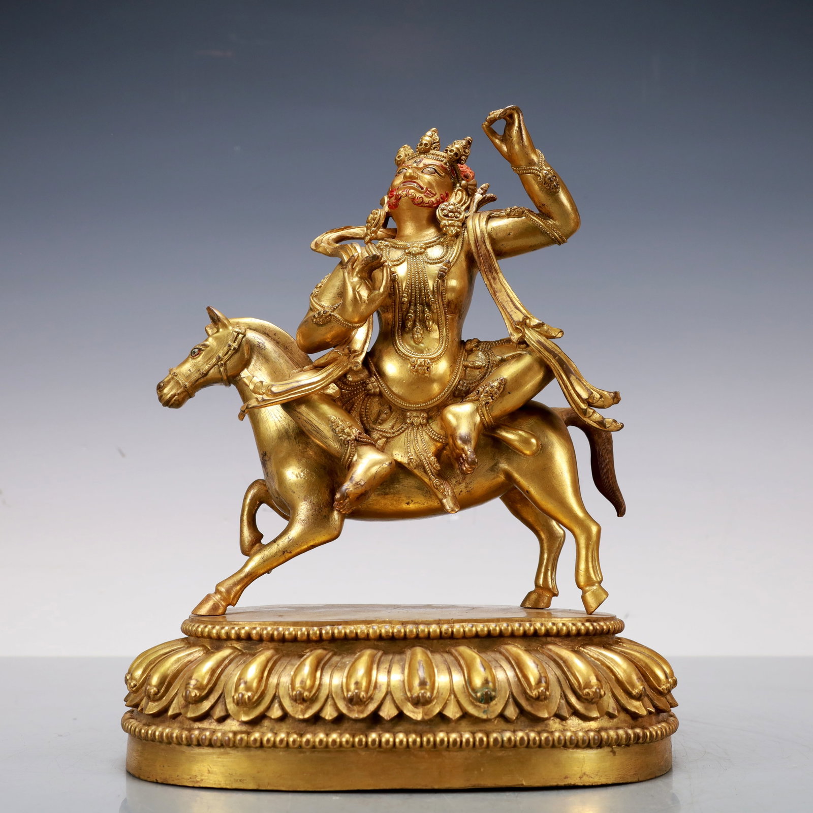 A Exquisite Gilt Bronze Auspicious Heavenly Mother Buddha statue: A Exquisite Gilt Bronze Auspicious Heavenly Mother Buddha statue Qing Dynasty, China Size:8.3inx5.9inx10.2in Weight:4800g铜鎏金吉祥天母佛像 ߑ