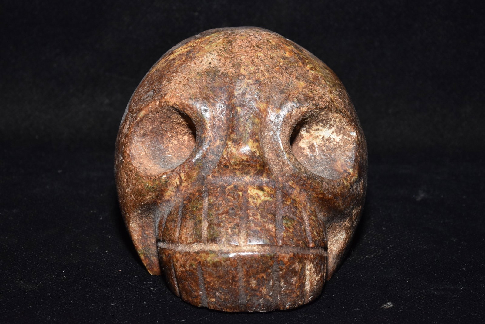 An Exquisite White Jade Skull Ornament (1 of 6)