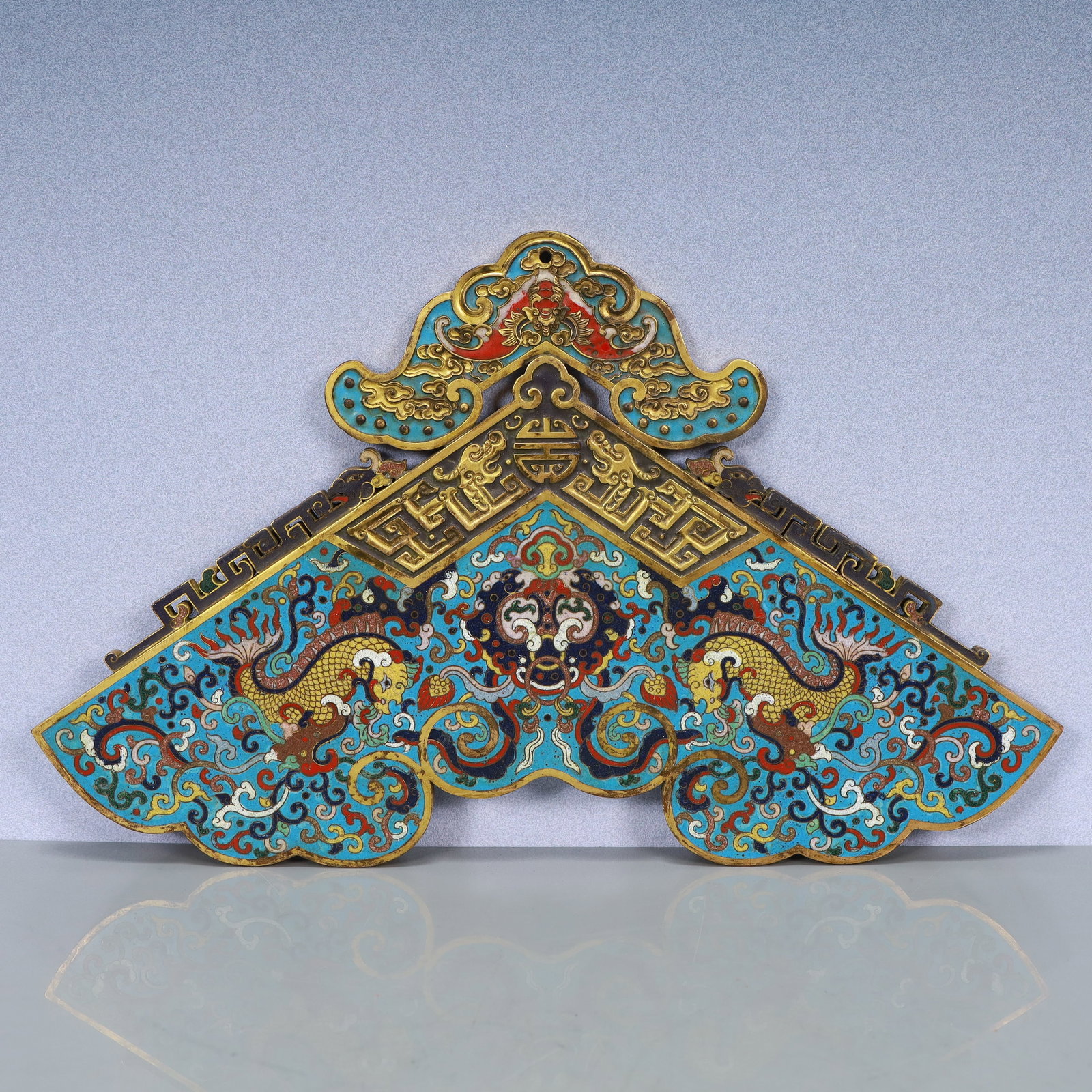 A Exquisite Cloisonne Bats and Peach Pattern Dragon Pattern Ornament: A Exquisite Cloisonne Bats and Peach Pattern Dragon Pattern Ornament Qing Dynasty, China Qianlong Four-character Mark Size::14.2inx10inx0.2in Weight:3300g景泰蓝福寿ಬ
