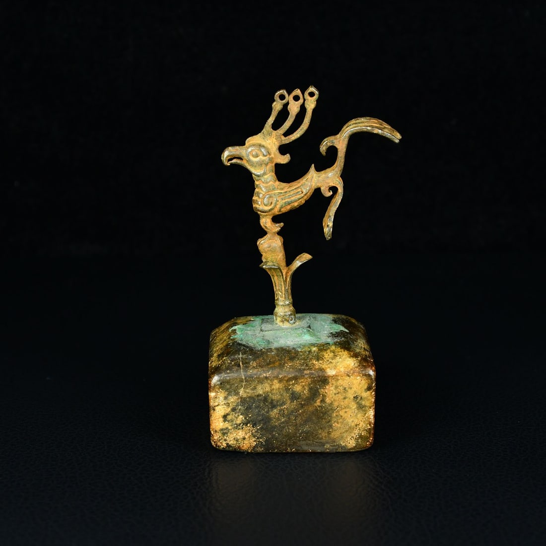 An Exquisite Hotan Jade Crystal Phoenix-Shaped Seal: An Exquisite Hotan Jade Crystal Phoenix-Shaped Seal,Qing Dynasty, China,Size:4.3inx2in,Weight:196g和田玉水晶凤形印章,中国清É