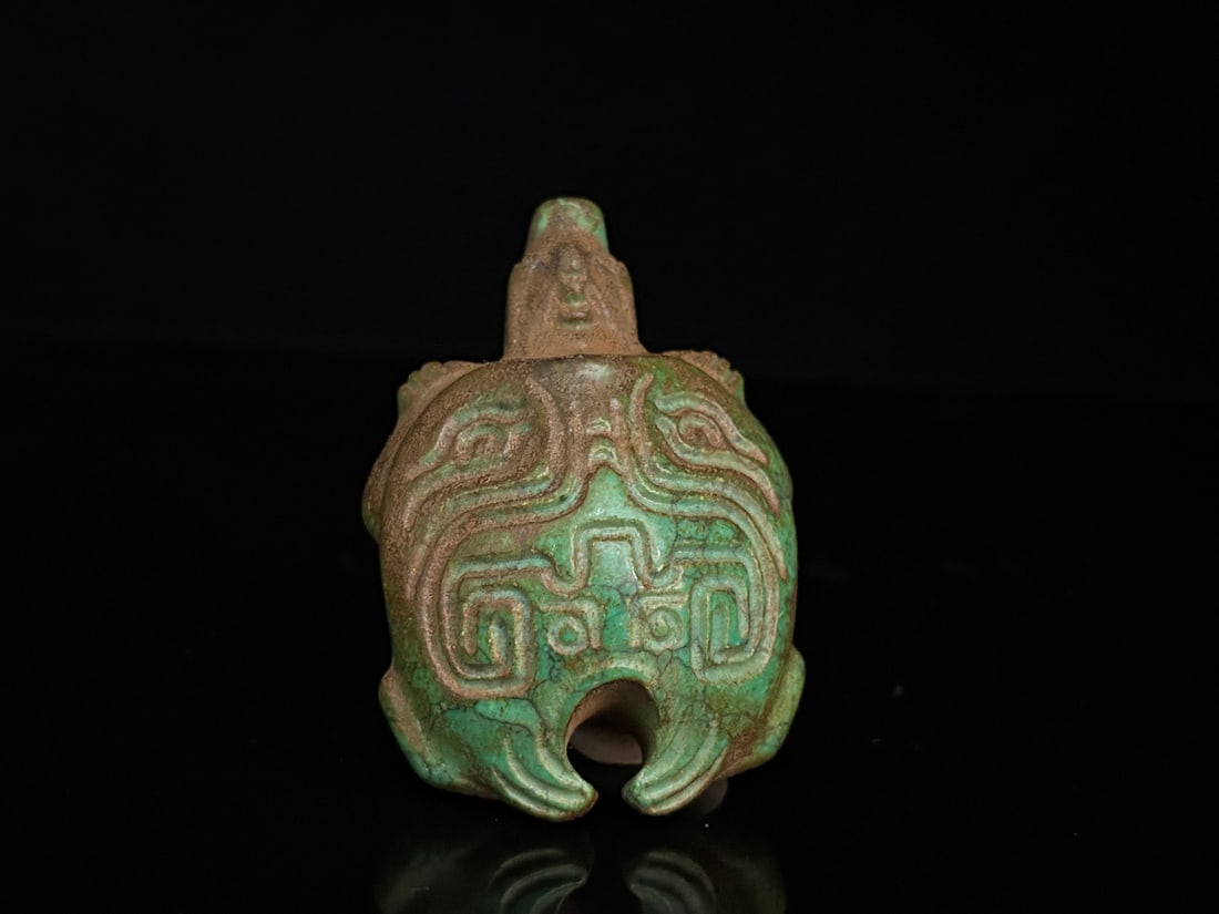 An Exquisite Turquoise Turtle-Shaped Pendant: An Exquisite Turquoise Turtle-Shaped Pendant,Qing Dynasty,China,Size:2.4inx1.6inx1.2in,Weight:68g绿松石龟形挂件,中国清代,Size:6cmx4cmx