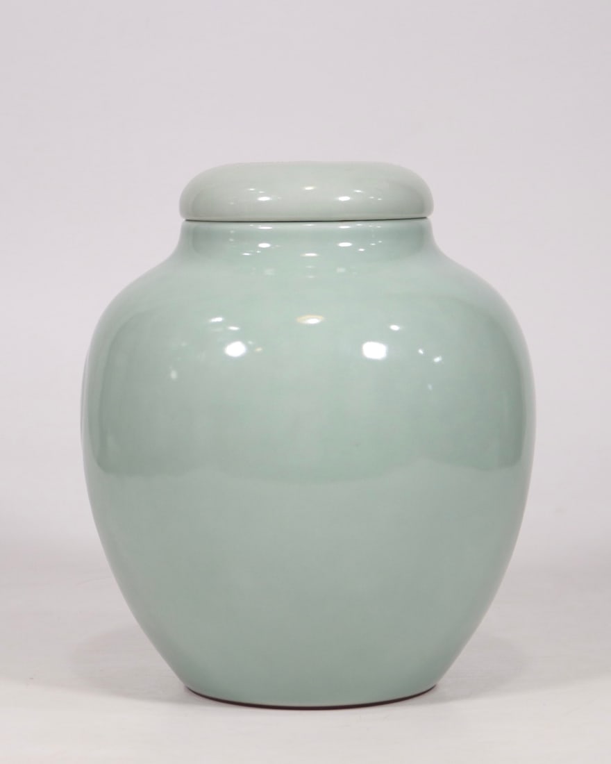 An Exquisite Celadon Glazed Cover Jar - 2