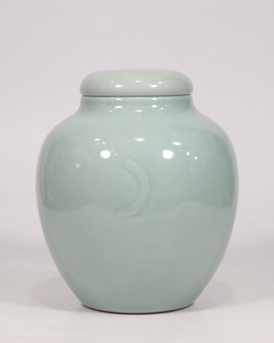 An Exquisite Celadon Glazed Cover Jar - 3