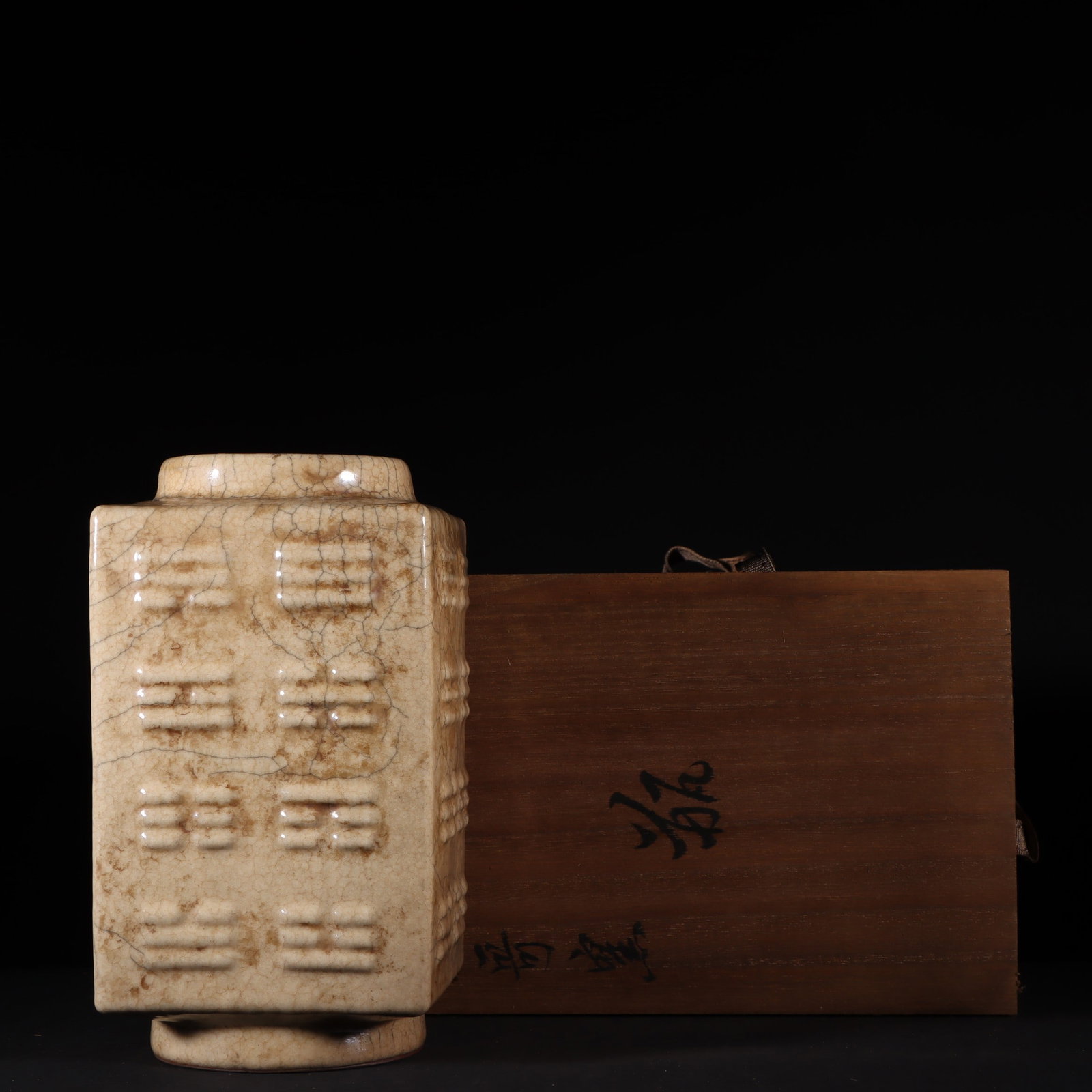 An Exquisite Ge yao Trigram Pattern Vase: An Exquisite Ge yao Trigram Pattern Vase Song Dynasty, China Size:8.9inx4.8in哥窑八卦琮式瓶 中国宋代 Size:22.5cmx12.3cm