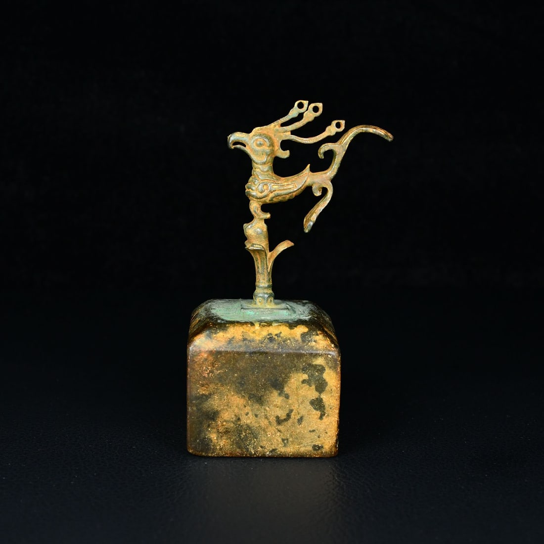 An Exquisite Hotan Jade Crystal Phoenix-Shaped Seal: An Exquisite Hotan Jade Crystal Phoenix-Shaped Seal,Qing Dynasty, China,Size:4.3inx2in,Weight:251g和田玉水晶凤形印章,中国清É