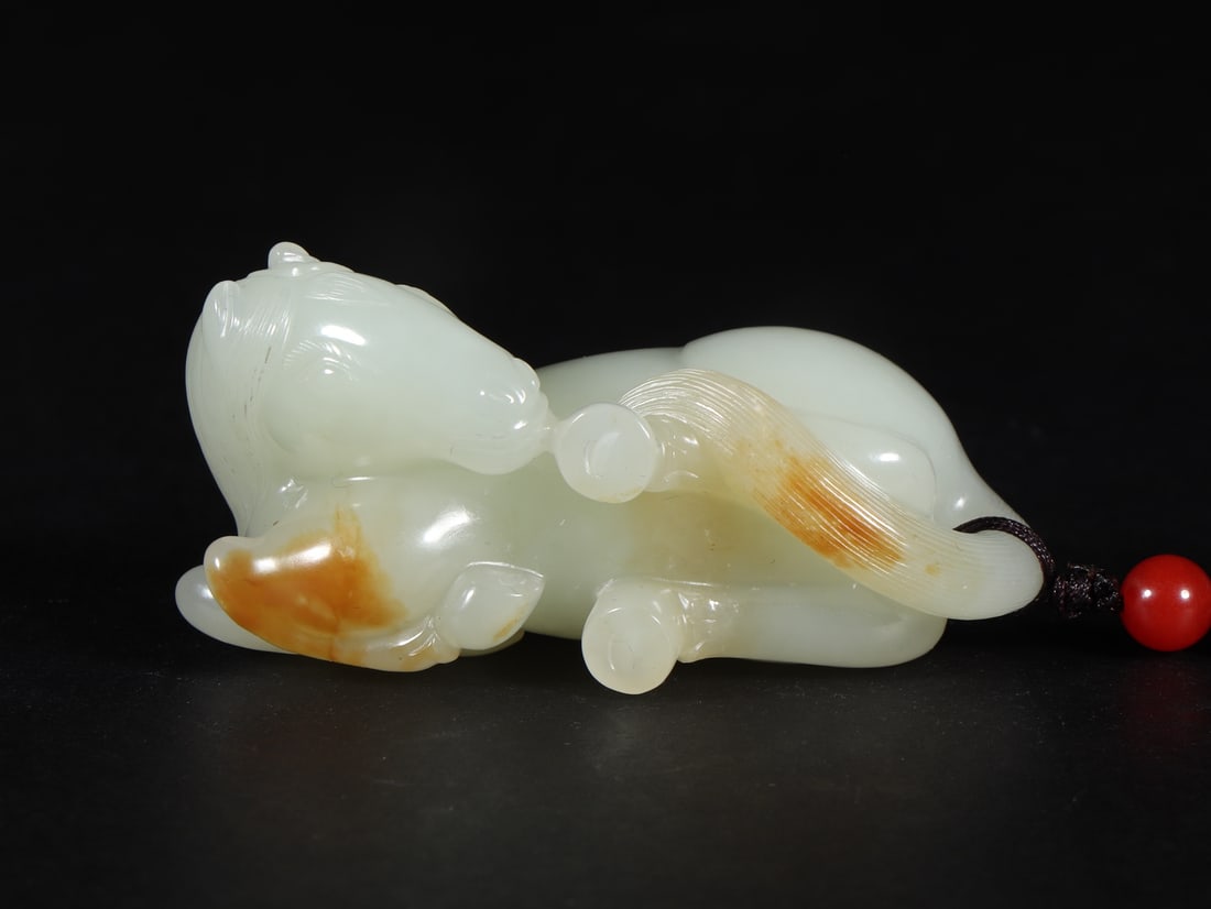 An Exquisite White Jade Horse Hand Piece (1 of 9)