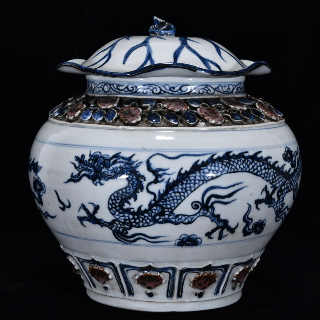 An Exquisite Blue and White Underglaze-Red Dragon Pattern Flower Pattern Jar (1 of 9)
