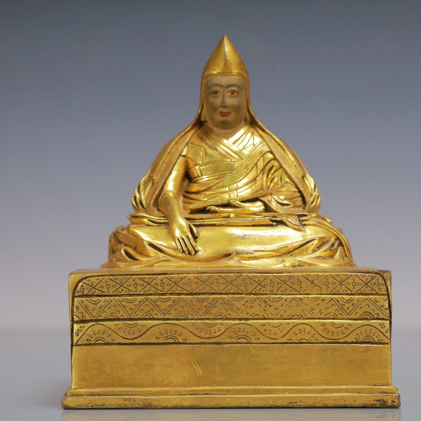 A Exquisite Gilt Bronze Statue of Tsongkhapa: A Exquisite Gilt Bronze Statue of Tsongkhapa Qing Dynasty, ChinaSize:5.9inx4.3inx7.5in Weight:2900g铜鎏金宗喀巴像 中国清代 Size:15cmx1