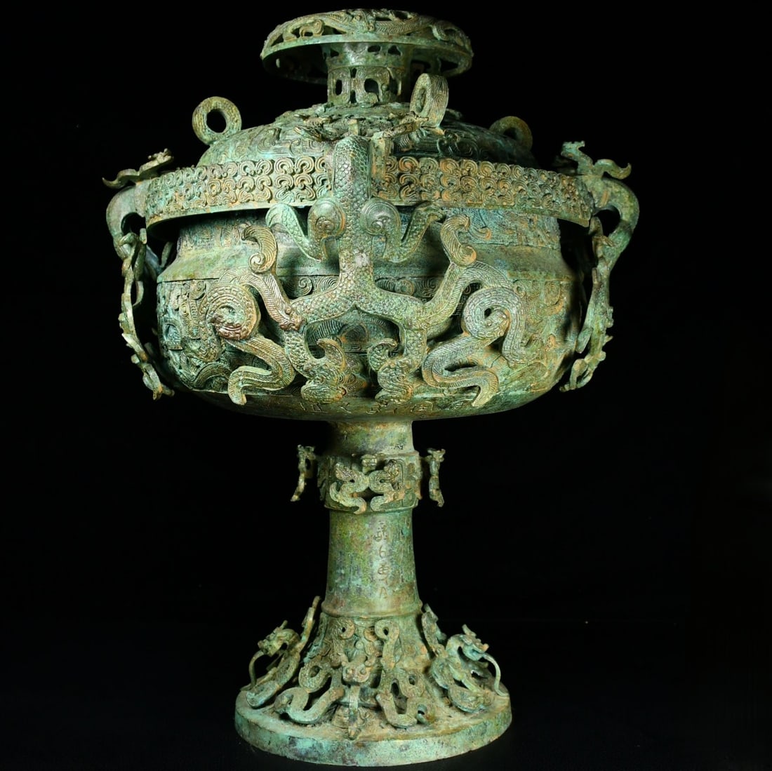 An Archaic Bronze Hollow Dragon Pattern Food Vessel,With Inscription (1 of 11)