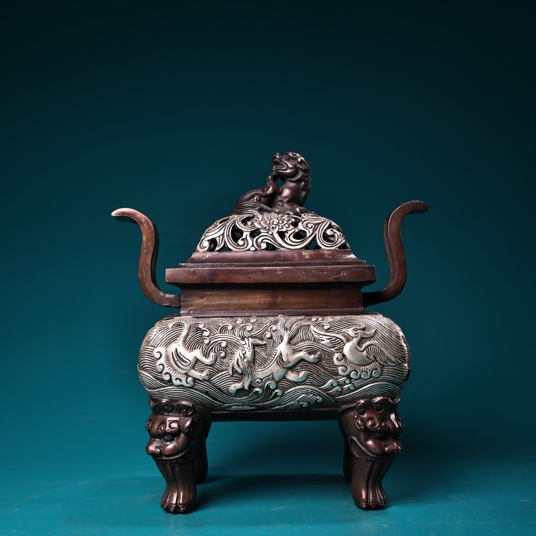 An Exquisite Silver-Gilding Bronze Seawater and Auspicious Beast Pattern Double-Ears Beast Legs: An Exquisite Silver-Gilding Bronze Seawater and Auspicious Beast Pattern Double-Ears Beast Legs Censer,With Lion Cover,Qing Dynasty, China,Qianlong Four-character