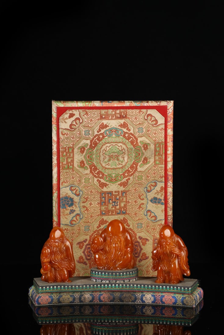 A Set of Fine Shoushan Stone Figure Ornament: A Set of Fine Shoushan Stone Figure Ornament Qing Dynasty, China Size:4.1inx2.6inx1.6in Weight:830g寿山石福禄寿摆件 中国清代 Siz