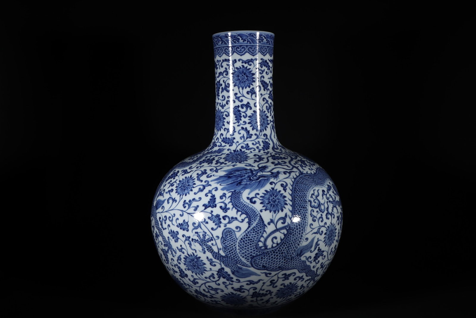 An Exquisite Blue and White Lotus Pattern Dragon Pattern Vase (1 of 9)