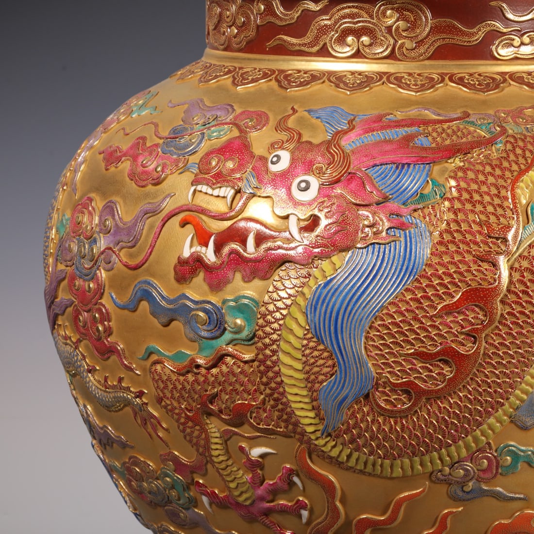 An Exquisite Enamel Dragon Pattern Jar - 3