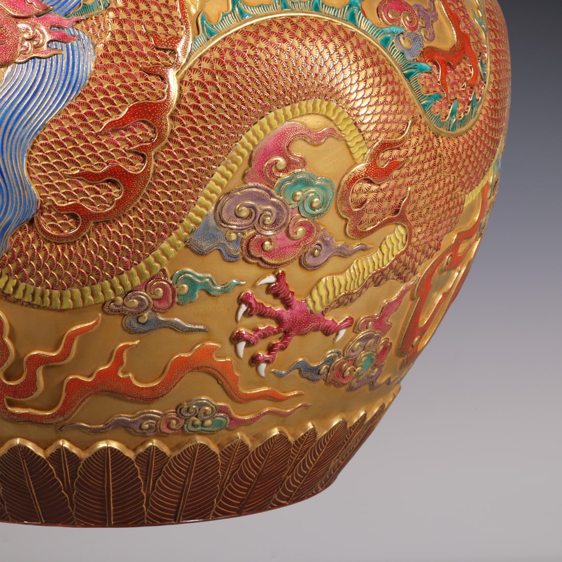 An Exquisite Enamel Dragon Pattern Jar - 4