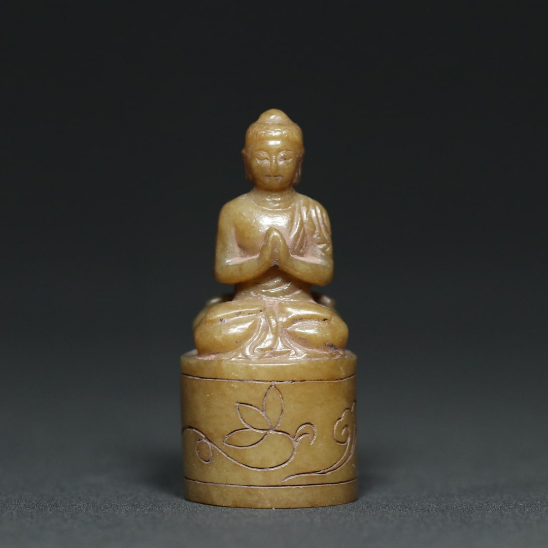 An Exquisite White Jade Buddha Statue Pattern Seal: An Exquisite White Jade Buddha Statue Pattern Seal,Qing Dynasty,China,Size:2inx0.9in,Weight:32.6g白玉佛像纹印章,中国清代,Size:5cmx2.3c