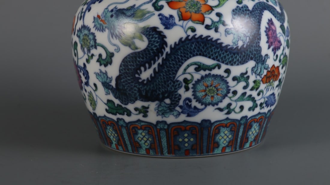 An Exquisite Doucai Lotus Pattern Dragon Pattern Tea Caddy - 5