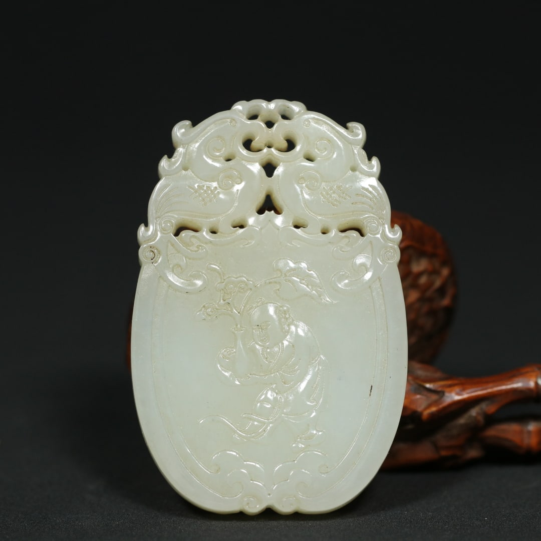 An Exquisite White Jade Figure Phoenix Pattern Pendant: An Exquisite White Jade Figure Phoenix Pattern Pendant,Qing Dynasty,China,Size:2.3inx1.5inx0.3in,Weight:39.5g白玉人物凤纹挂件,中国清&#