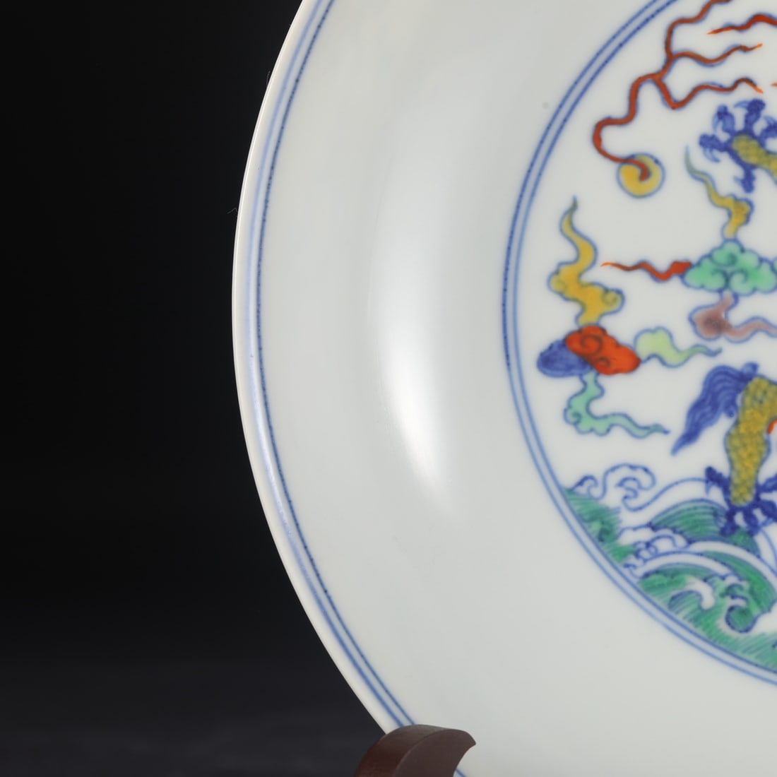 An Exquisite Doucai Seawater Pattern Dragon Pattern Lotus Pattern Plate - 4