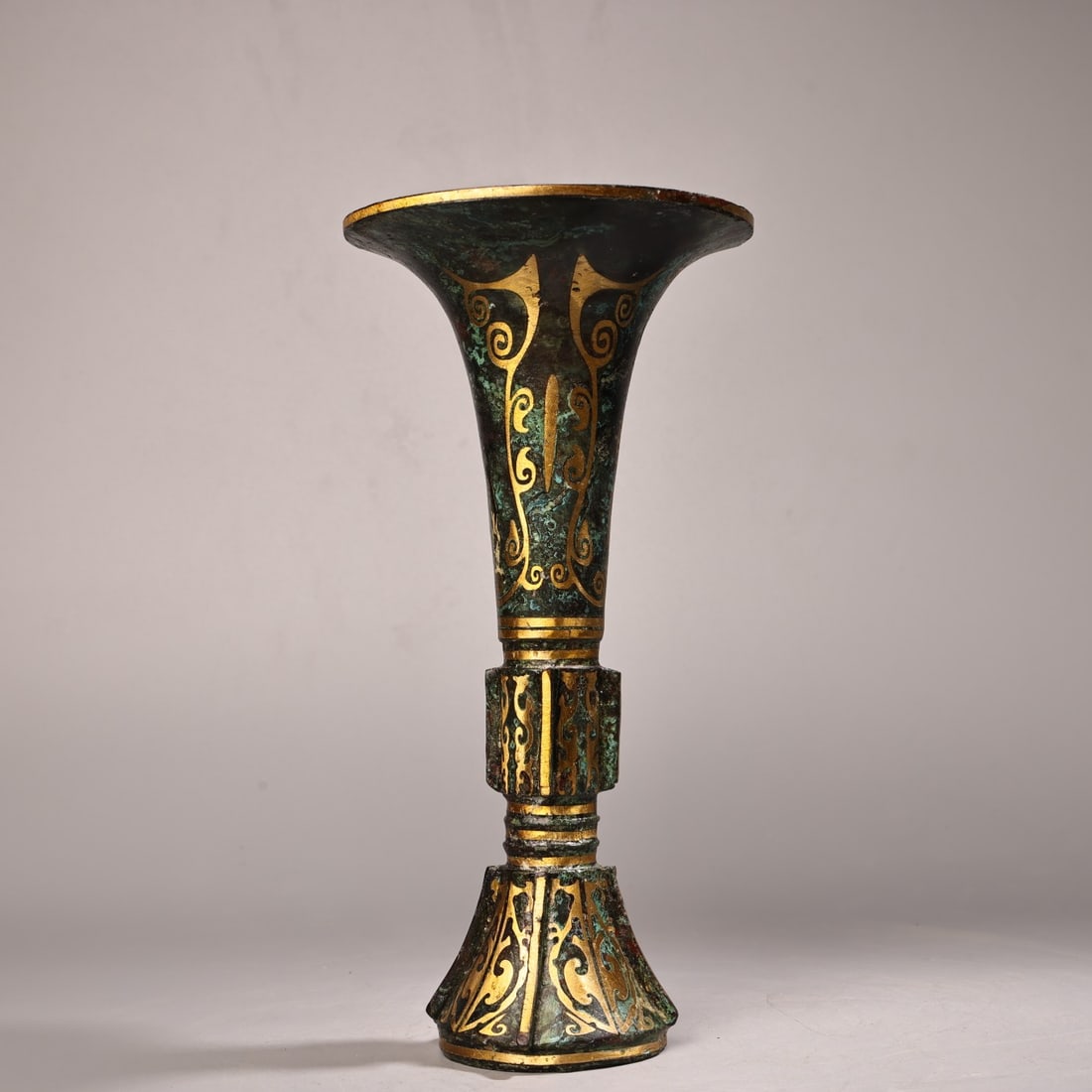 An Exquisite Bronze Inlaid Gold Vase,With Inscription: An Exquisite Bronze Inlaid Gold Vase,With Inscription,Qing Dynasty, China,Size:9.1inx4.5in,Weight:550g青铜错金瓶,带铭文,中国清代