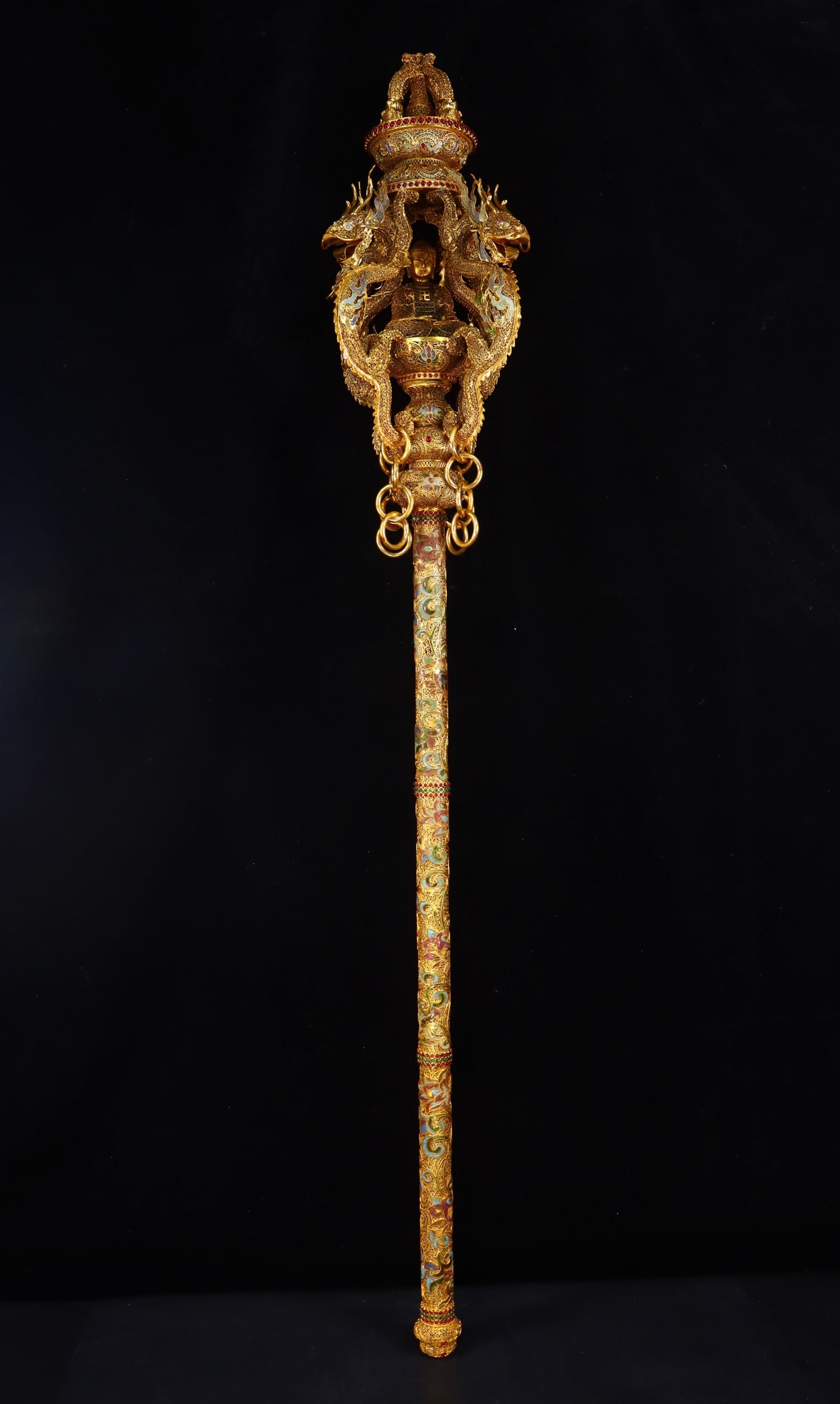 A Huge Filigree and Gilding Inlaid Gems Buddha Statue and Dragon Pattern Monk's Staff: A Huge Filigree and Gilding Inlaid Gems Buddha Statue and Dragon Pattern Monk's Staff,Qing Dynasty,China,Qianlong Four-character Mark,Size:7.5inx47.6inx7.1in,Weight:3200g花丝鎏ດ