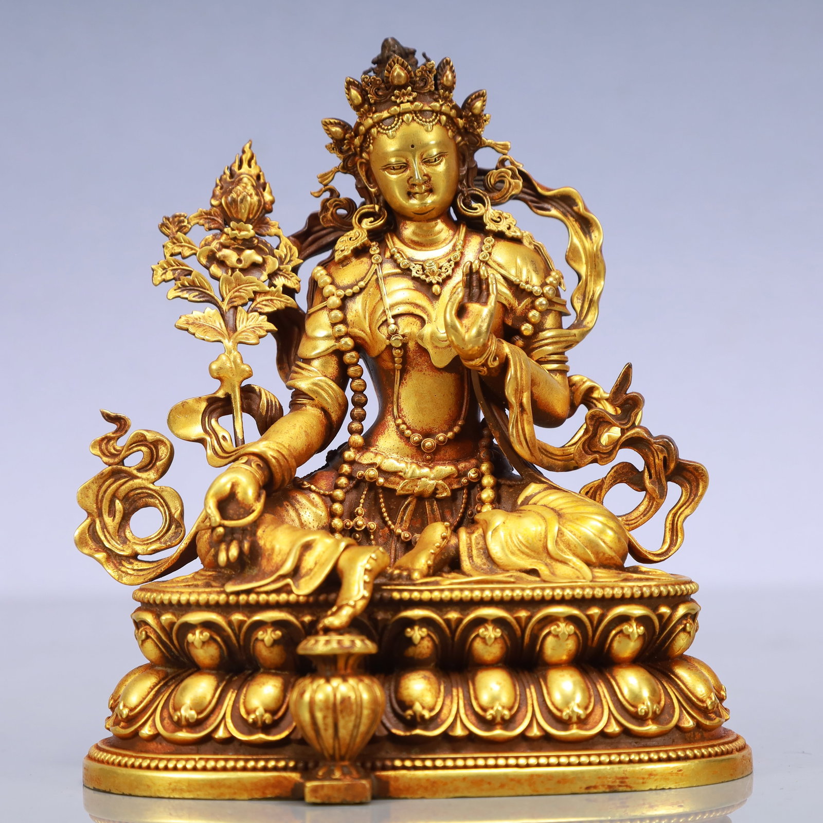 An Exquisite Gilt Bronze Statue of Tara: An Exquisite Gilt Bronze Statue of Tara Ming Dynasty, China Yongle Six-character Mark Size:5.1inx3.9inx5.5in Weight:1850g铜鎏金度母佛像
