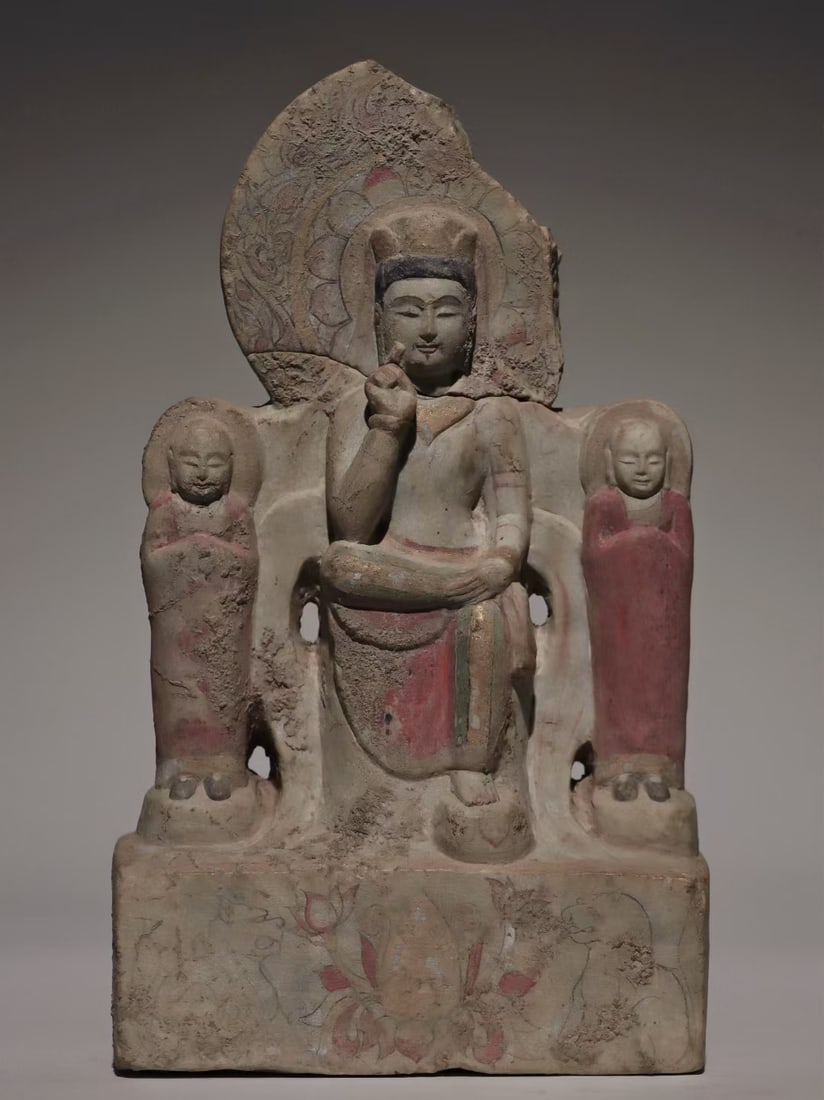 An Exquisite Limestone Buddha Statue: An Exquisite Limestone Buddha Statue N.Qi , China Size:8.7inx5.1inx2.6in青石尺思维像 中国北齐Size:22cmx13cmx6.5cm