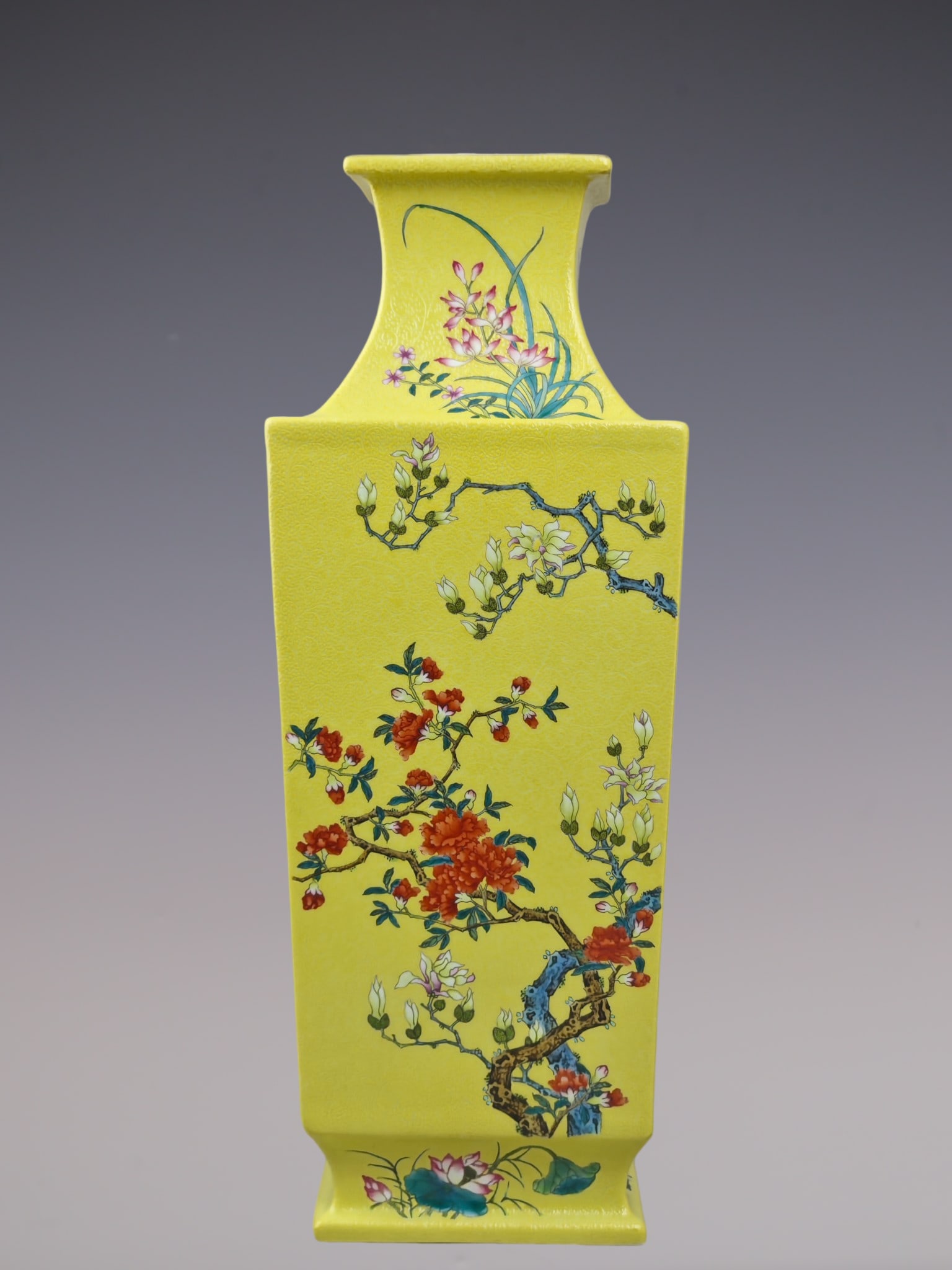 An Exquisite Enamel Flower and Bird Pattern Vase: An Exquisite Enamel Flower and Bird Pattern Vase Qing Dynasty, China Qianlong Six-character Mark Size:15.4inx5.7in珐琅彩黄底扒花四季花ࡔ