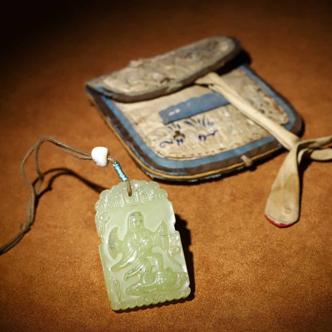 An Exquisite Yellow Jade Figure Pattern Pendant,With Embroidery Pouch: An Exquisite Yellow Jade Figure Pattern Pendant,With Embroidery Pouch,Qing Dynasty,