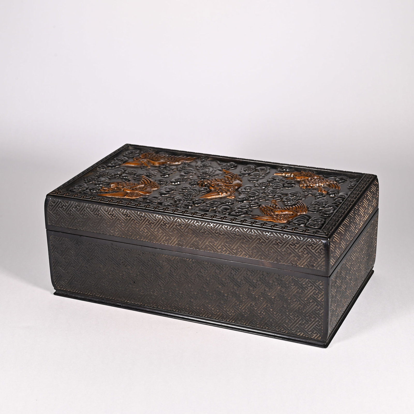 An Exquisite Zitanwood Auspicious Cloud and Crane Pattern Box with Cover: An Exquisite Zitanwood Auspicious Cloud and Crane Pattern Box with Cover,Qing Dynasty, China,Qianlong Four-character Mark,Size:10inx6inx3.9in,Weight:1450g紫檀木祥云࿖