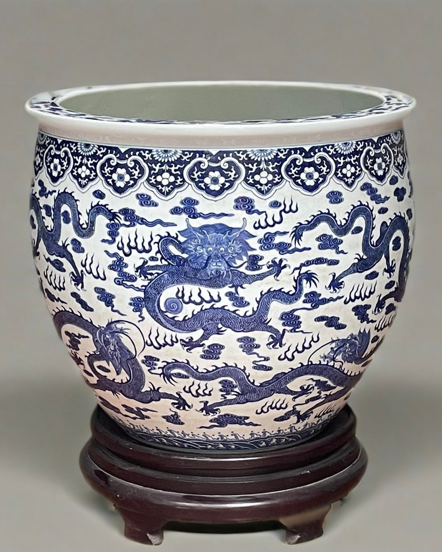 A Huge Blue and White Auspicious Cloud and Dragon Pattern Vat: A Huge Blue and White Auspicious Cloud and Dragon Pattern Vat,Qing