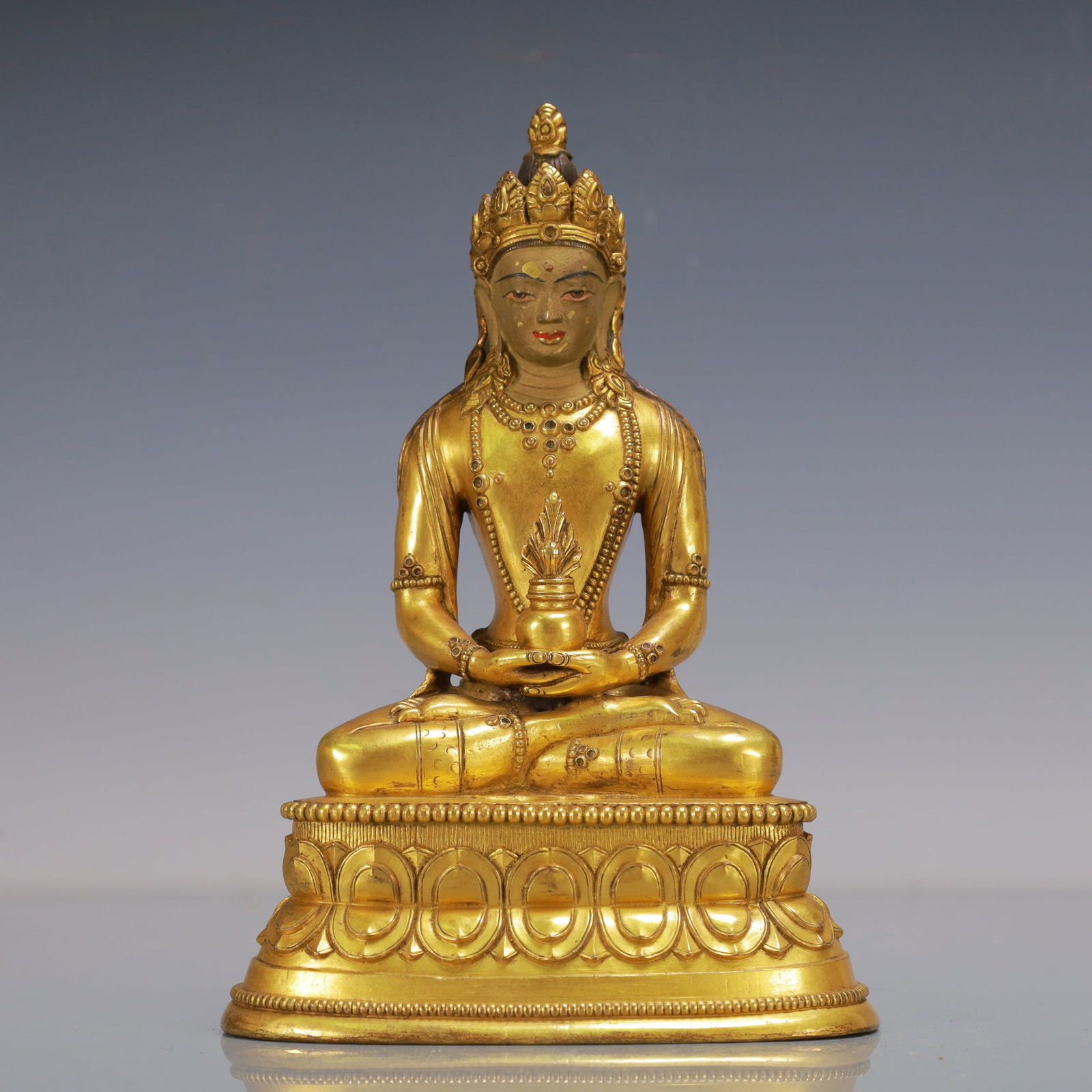 A Exquisite Gilt Bronze Statue of Amitayus: A Exquisite Gilt Bronze Statue of Amitayus Qing Dynasty, ChinaSize:5.5inx3.7inx8.1in Weight:1950g铜鎏金无量寿佛 中国清代 Size:14cmx9.5