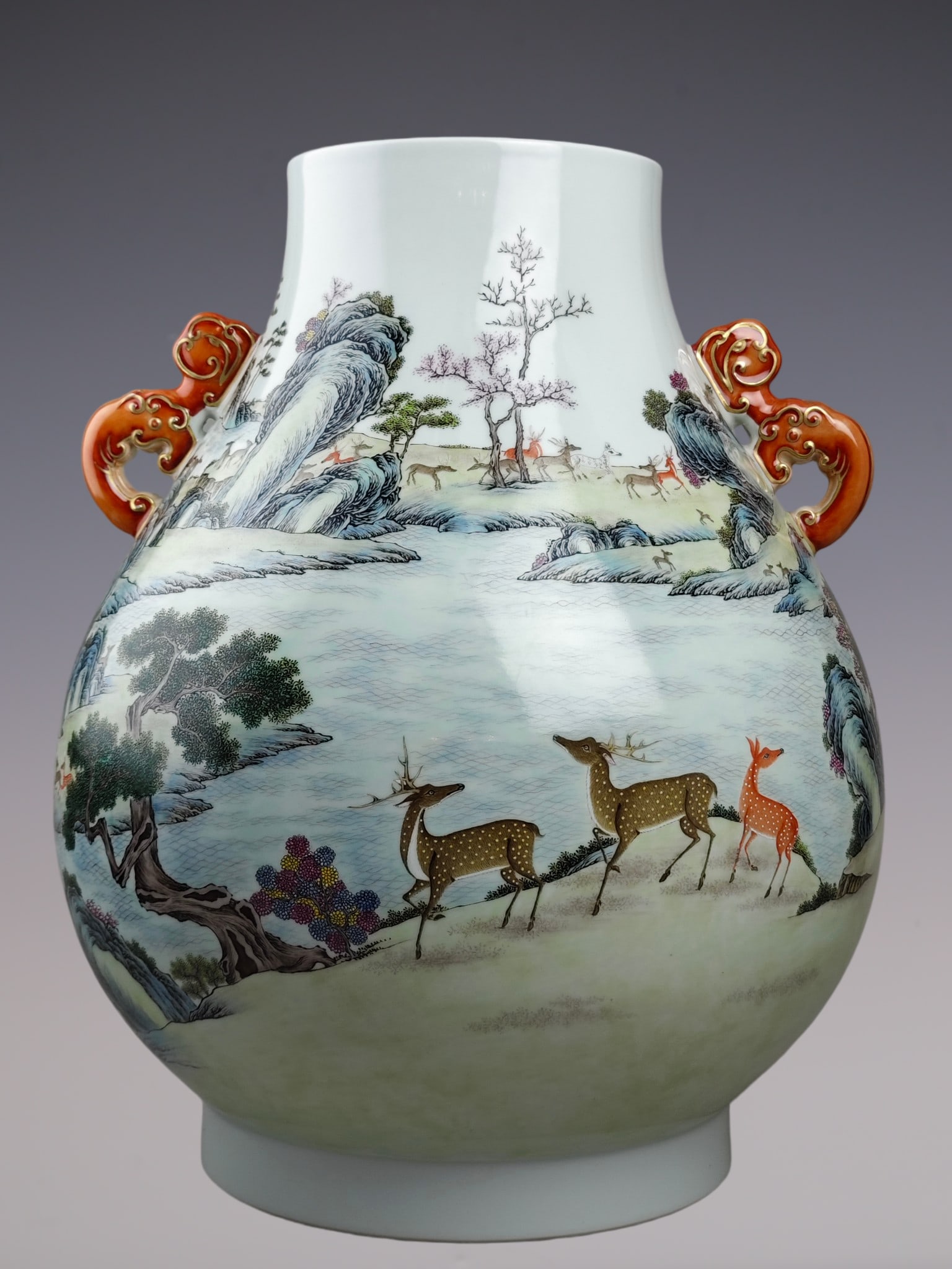 An Exquisite Famille-Rose Pine Pattern Deer Pattern Double-Ears Vase: An Exquisite Famille-Rose Pine Pattern Deer Pattern Double-Ears Vase Qing Dynasty, China Qianlong Six-character Mark Size:19.3inx15.4in粉彩松鹿双耳尊 中
