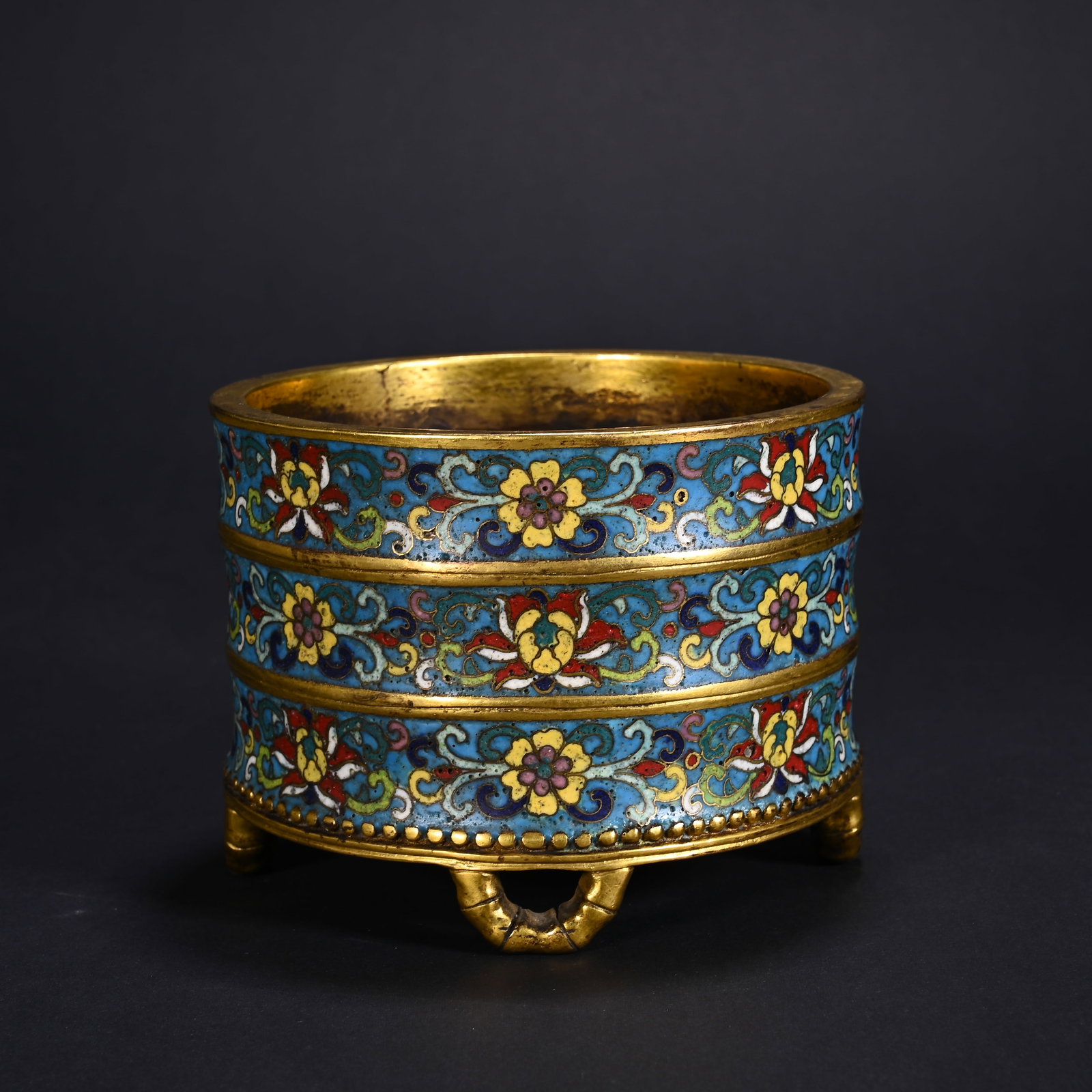 An Exquisite Cloisonne Lotus Pattern Four Legs Jar (1 of 9)
