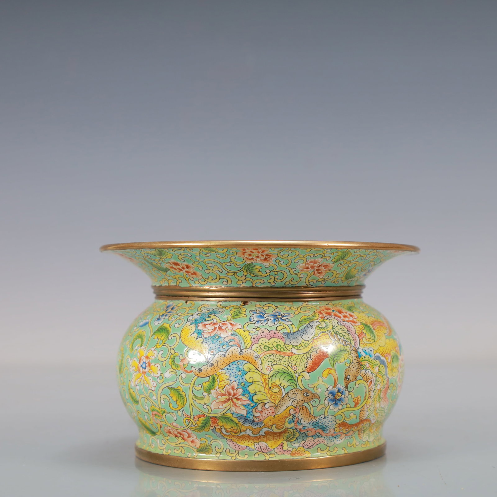 A Exquisite Coppery Enamel Lotus Pattern Flower Pattern Jar: A Exquisite Coppery Enamel Lotus Pattern Flower Pattern Jar Qing Dynasty, China Qianlong Four-character Mark Size:4.7inx3in Weight:350g铜珐琅彩缠枝莲纹&
