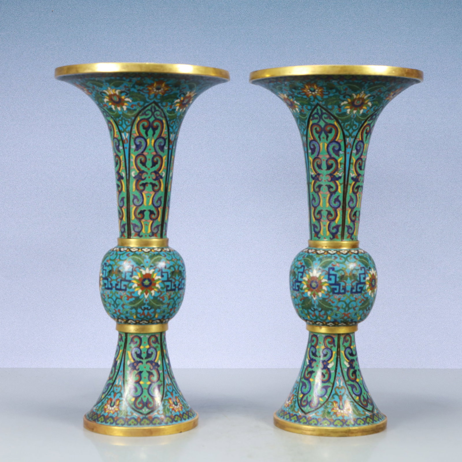 A Exquisite A pair of Cloisonne Lotus Pattern Vase: A Exquisite A pair of Cloisonne Lotus Pattern Vase Qing Dynasty, China Qianlong Four-character Mark Size:7.5inx15.4in Weight:4800g一对景泰蓝缠枝莲ಬ