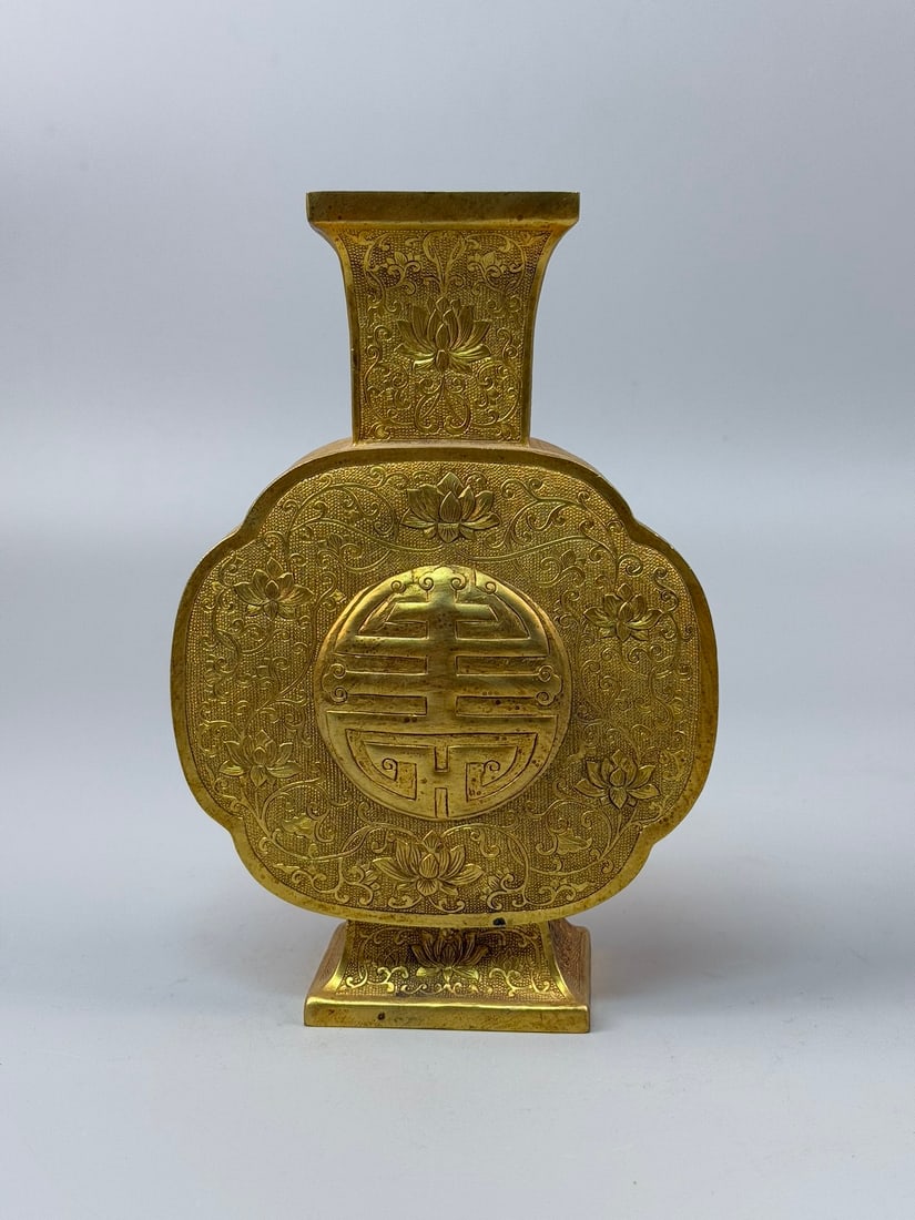An Exquisite Gilt Bronze Shou-Character Lotus Pattern Vase: An Exquisite Gilt Bronze Shou-Character Lotus Pattern Vase,Qing Dynasty,China,Size:8.7inx5.5in,Weight:790g铜鎏金寿字缠枝莲纹瓶,中Þ
